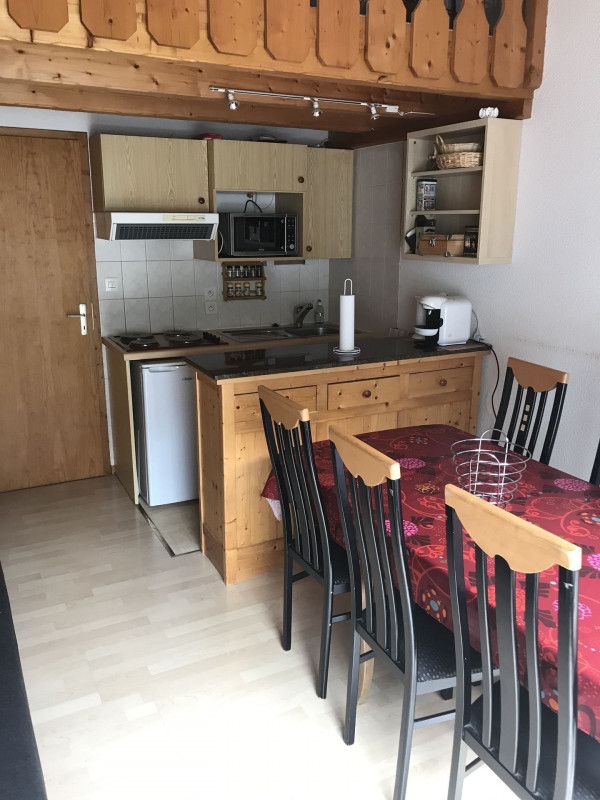 Appartement dans Chalet du Perthuis 15D, Séjour avec cuisine, Châtel Domaine skiable
