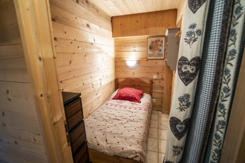 Apartment in Chalet L'Igloo 3, Bedroom single bed, Châtel Mountain 74