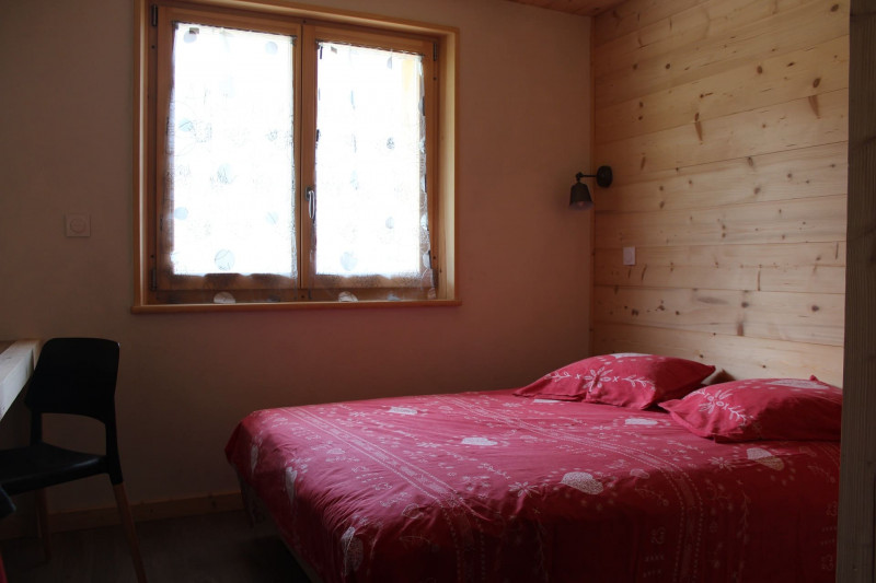 Appartment in chalet le bois joli summer, Bedroom 1 double bed, Châtel summer mountain holiday