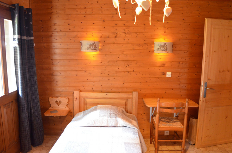 Apartment in chalet The Pivottes, Bedroom 2 single bed, Châtel Chalet 74