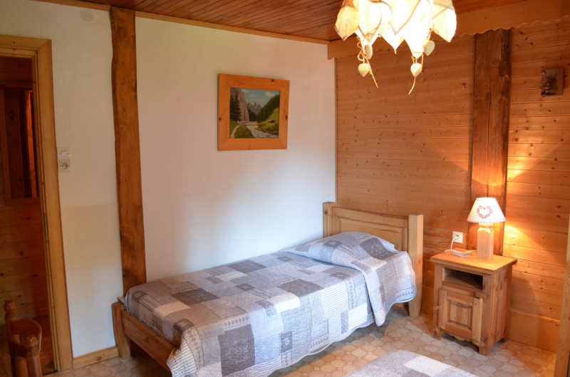 Apartment in chalet The Pivottes, Bedroom 2 single bed, Châtel Raclette 74