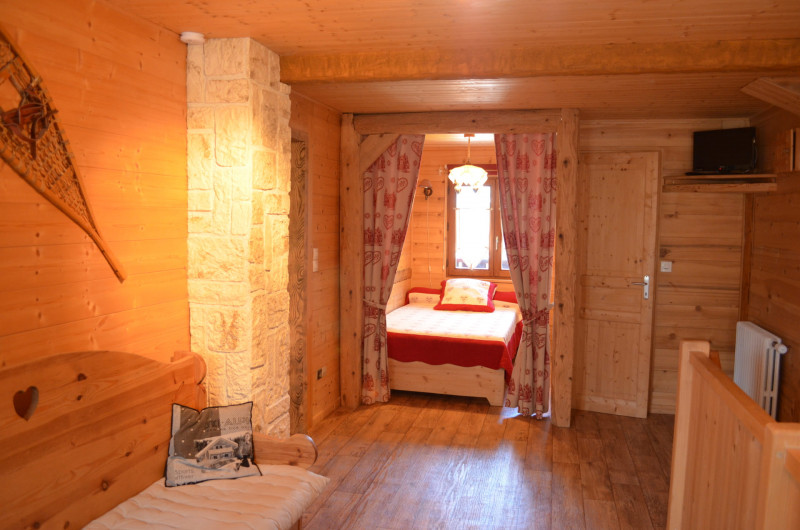 Apartment in chalet The Pivottes, Night corner 1 single bed, Châtel Booking