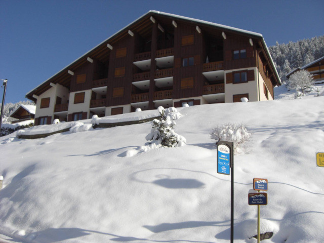 Appartement Les Sorbiers 002, vue sur la résidence, Châtel hiver neige ski montagne vacance 