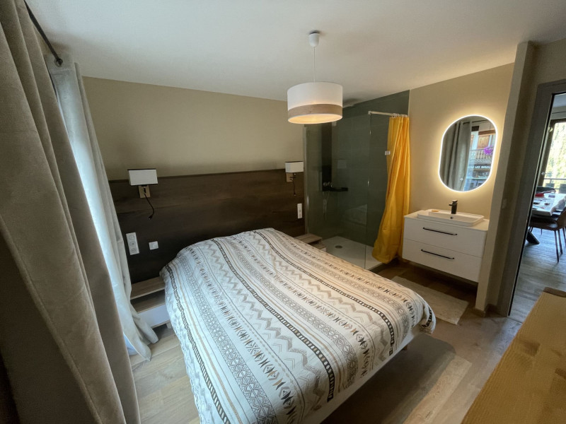 Apartment Residence Les Bartavelles, Chatel, Double bedroom with shower, Portes du Soleil 74