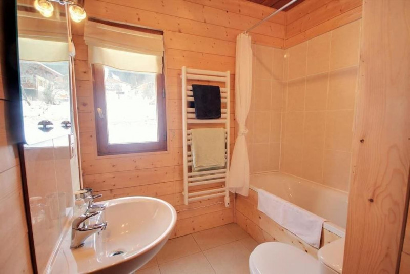 Chalet Ecureuil, sleeps 10, bathroom, Châtel Tourism