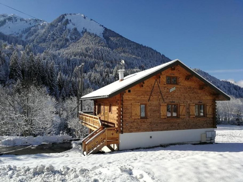 Chalet Ecureuil, sleeps 10, winter outdoor chalet, Les Portes du Soleil