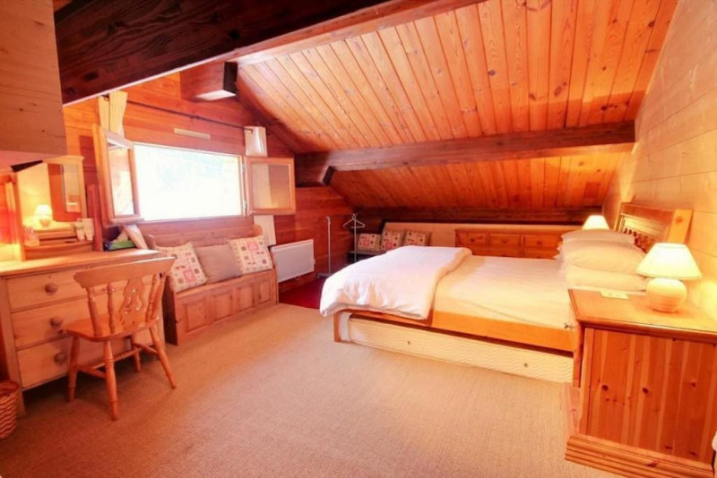 Chalet Ecureuil, sleeps 10, bedroom, Châtel Reservation