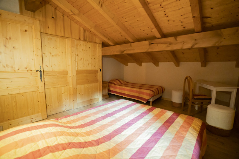 Chalet Fifine, Bedroom two beds, Châtel Ski holidays
