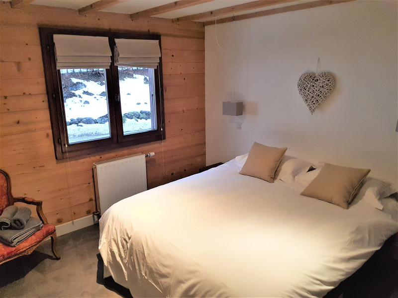 Chalet Isobel, Bedroom double bed, Châtel 74390