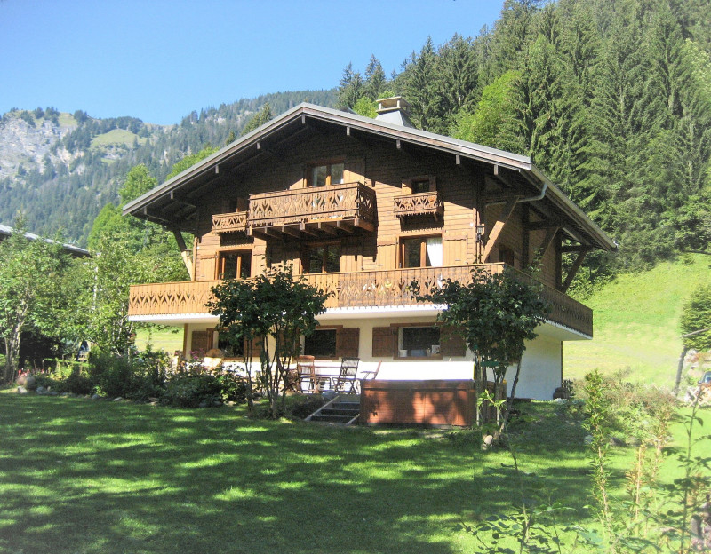 Chalet Isobel, Outside in summer, Châtel Northern Alps
