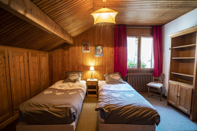 Chalet Jacrose, Bedroom 2 single bed, Châtel ski passes