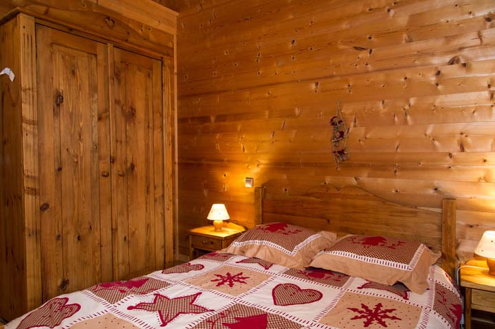 Chalet L'HERMINE DES VORRES, Bedroom double bed, Châtel Alps 74