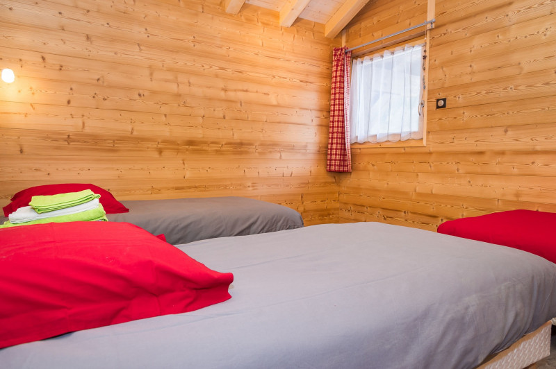 Chalet Le Bois Brulé, children's bedroom, Châtel ski winter holiday