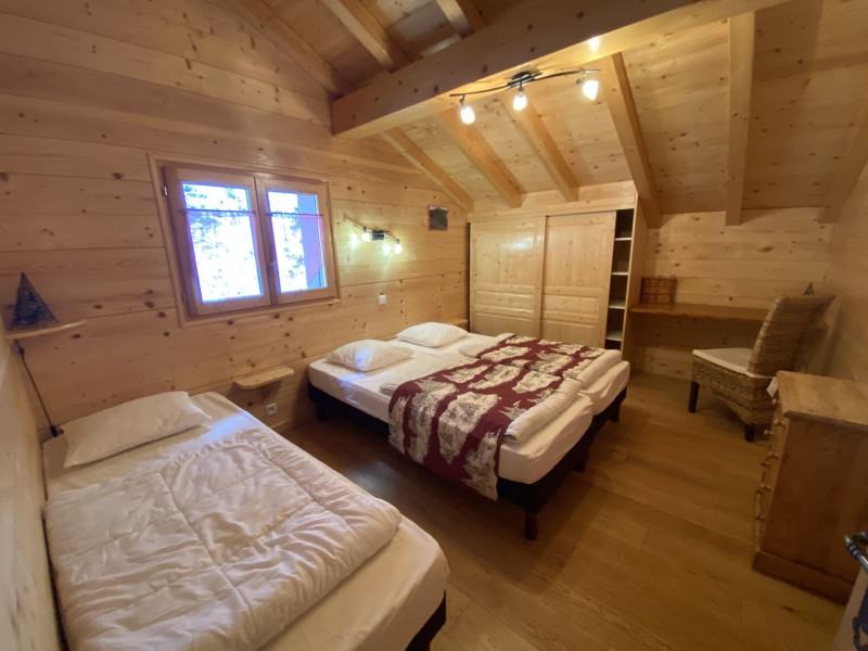 Chalet Le Cerf, Chatel, Bedroom 3 single beds, Skiing area 74