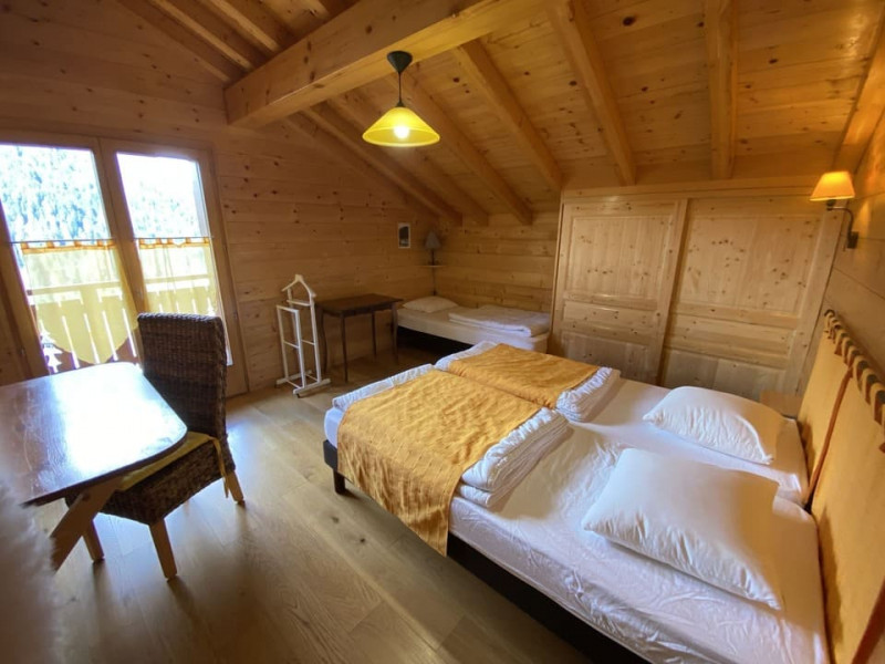 Chalet Le Cerf, Chatel, Bedroom 3 single beds, Ski equipment rental 74