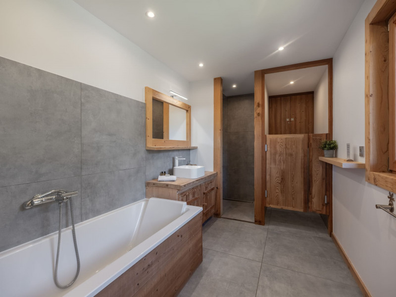 Chalet le Mille Cent, Chatel, Bathroom, Ski equipment rental 74