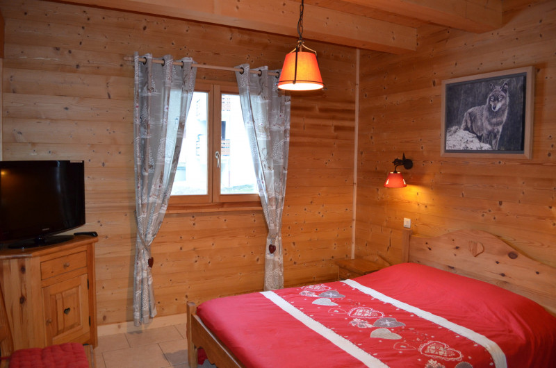 Chalet Le Ramoneur Savoyard, Bedroom double bed, Châtel Mountain holidays