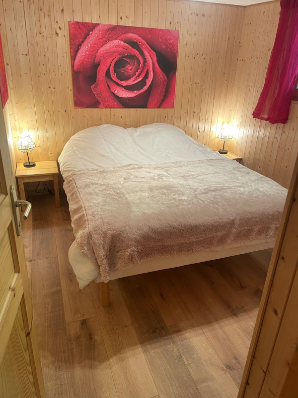 Chalet Le Rêve, Bedroom double bed on the ground floor, Châtel Skipass