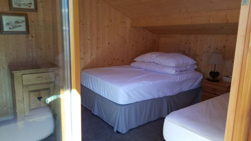 Chalet Namalou, Bedroom 1 double bed and 1 single bed, Châtel Holidays 74