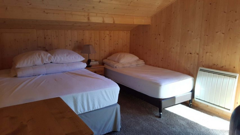 Chalet Namalou, Bedroom 1 double bed and 1 single bed, Châtel Family holidays