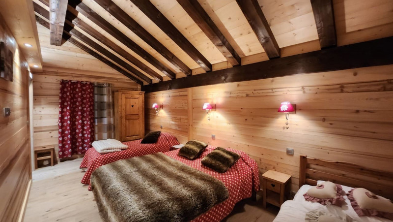 Chalet Roche Alpine, Bedroom double and single bed, Rental 74