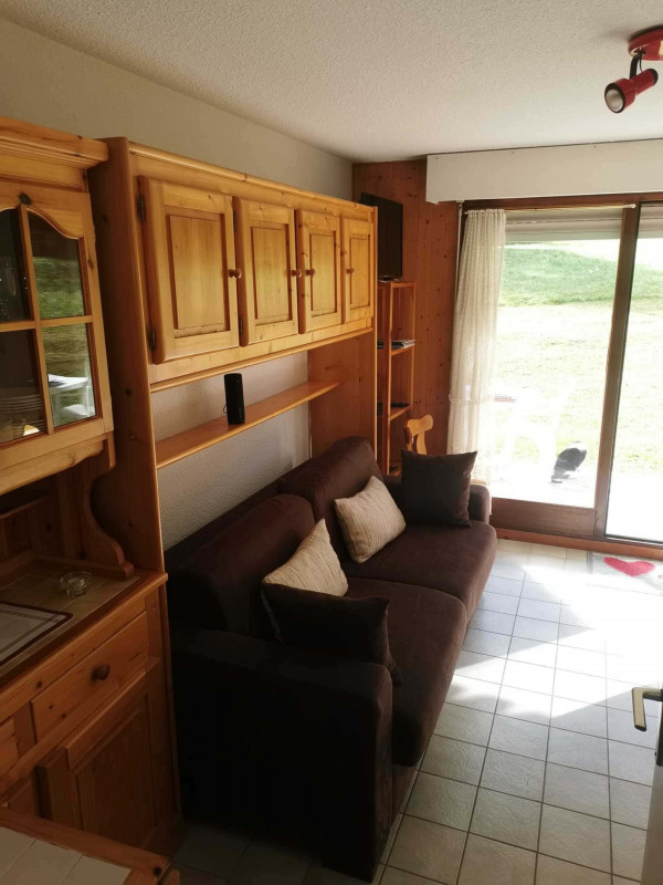 Les Avenières 3 personnes, intérieur canapé, Châtel Tourisme